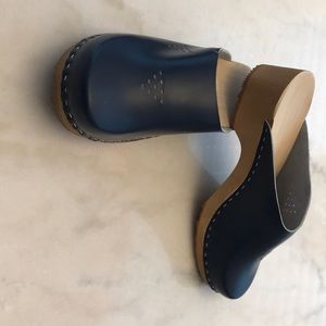 Navy Blue clogs from Leatherworld